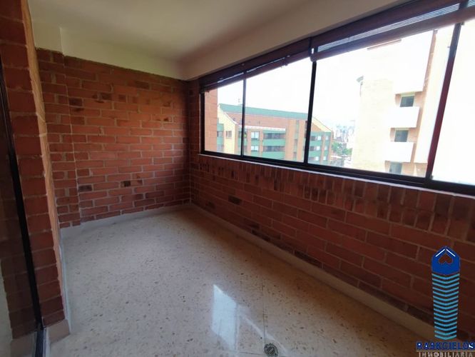 Apartamento de 3 alcobas en venta en La Castellana, Medellín, 200 m² · foto 8 de 20