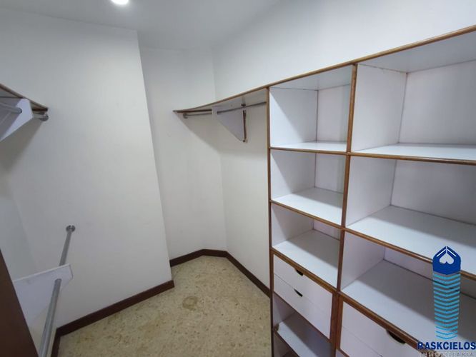 Apartamento de 3 alcobas en venta en La Castellana, Medellín, 200 m² · foto 12 de 20