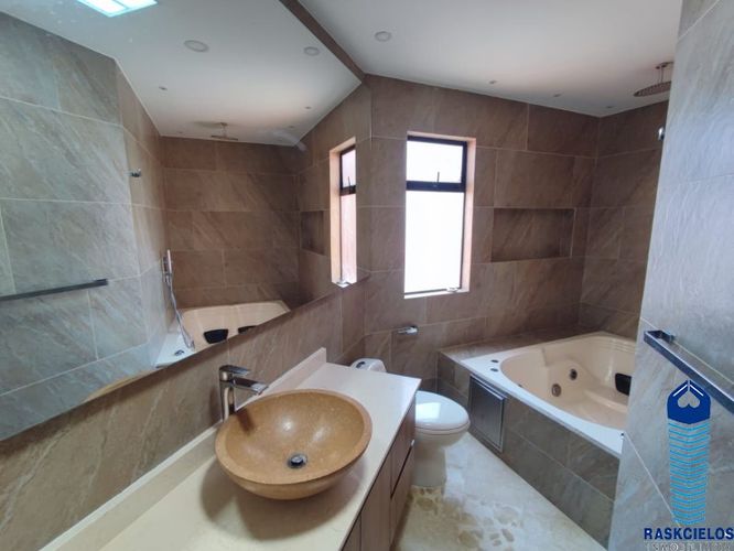 Apartamento de 3 alcobas en venta en La Castellana, Medellín, 200 m² · foto 13 de 20
