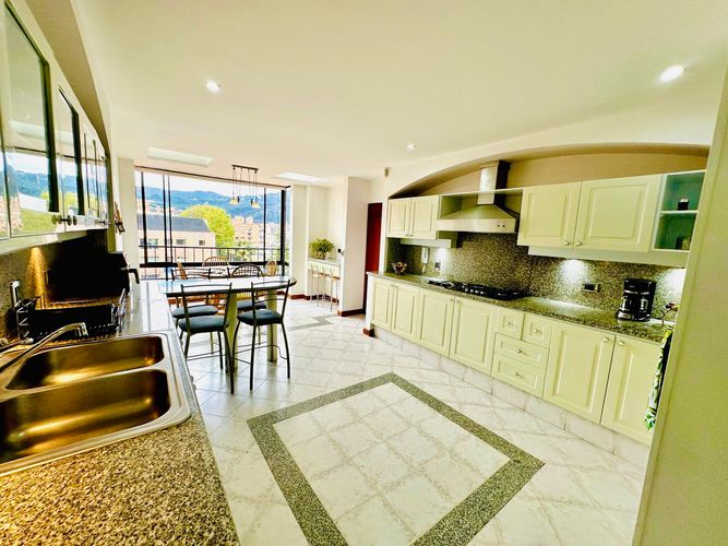 Apartamento de 6 alcobas en arriendo en San Patricio, Bogotá, 400 m² · foto 17 de 20