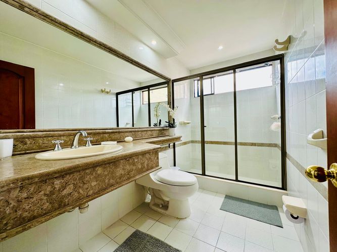 Apartamento de 6 alcobas en arriendo en San Patricio, Bogotá, 400 m² · foto 19 de 20
