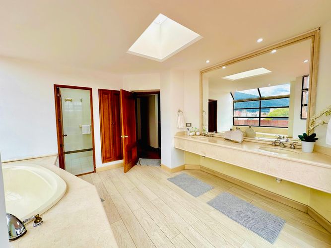 Apartamento de 6 alcobas en arriendo en San Patricio, Bogotá, 400 m² · foto 20 de 20