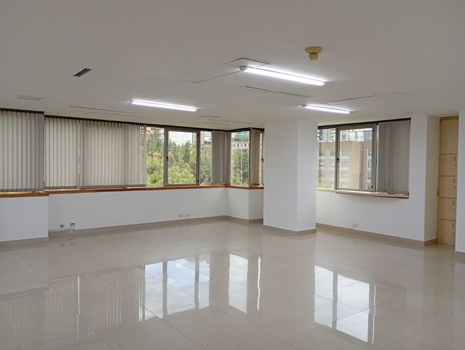 Oficina en arriendo en El Poblado, Medellín, 90 m² · foto 3 de 13