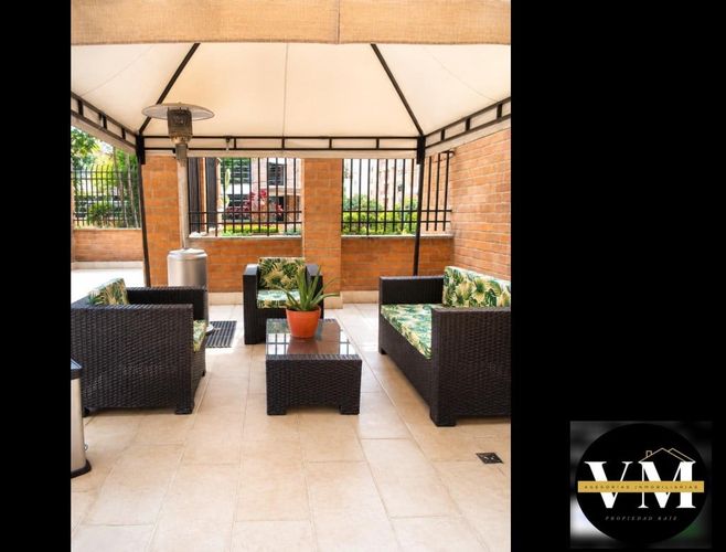 Apartamento de 3 alcobas en arriendo en Laureles, Medellín, 179 m² · foto 2 de 18