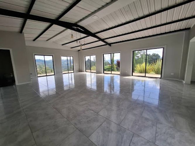 Casa de 3 alcobas en venta en San Jose, Guarne, 250 m² · foto 2 de 24