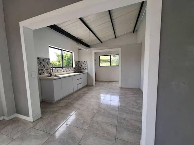 Casa de 3 alcobas en venta en San Jose, Guarne, 250 m² · foto 4 de 24