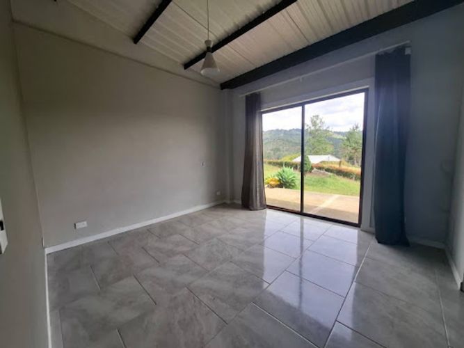 Casa de 3 alcobas en venta en San Jose, Guarne, 250 m² · foto 7 de 24