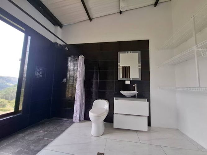Casa de 3 alcobas en venta en San Jose, Guarne, 250 m² · foto 10 de 24