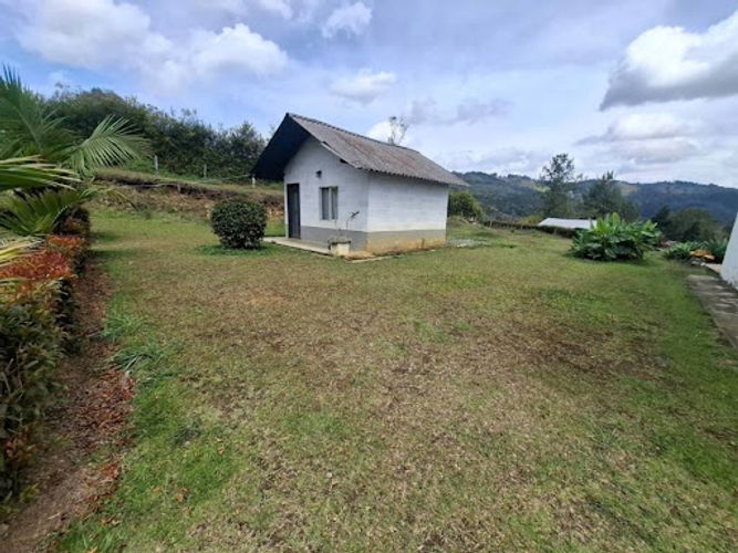 Casa de 3 alcobas en venta en San Jose, Guarne, 250 m² · foto 18 de 24