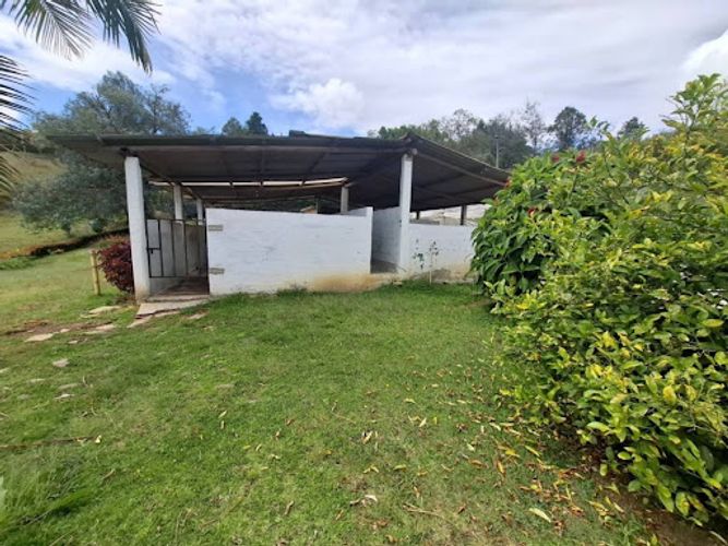 Casa de 3 alcobas en venta en San Jose, Guarne, 250 m² · foto 22 de 24