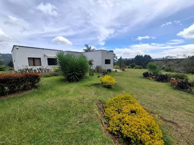Casa de 3 alcobas en venta en San Jose, Guarne, 250 m² · foto 23 de 24