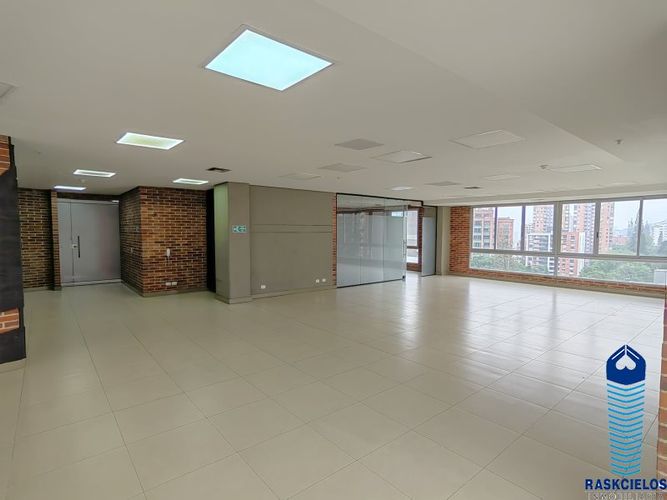 Oficina en arriendo en Castropol, Medellín, 296 m² · foto 3 de 20