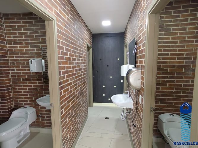 Oficina en arriendo en Castropol, Medellín, 296 m² · foto 19 de 20
