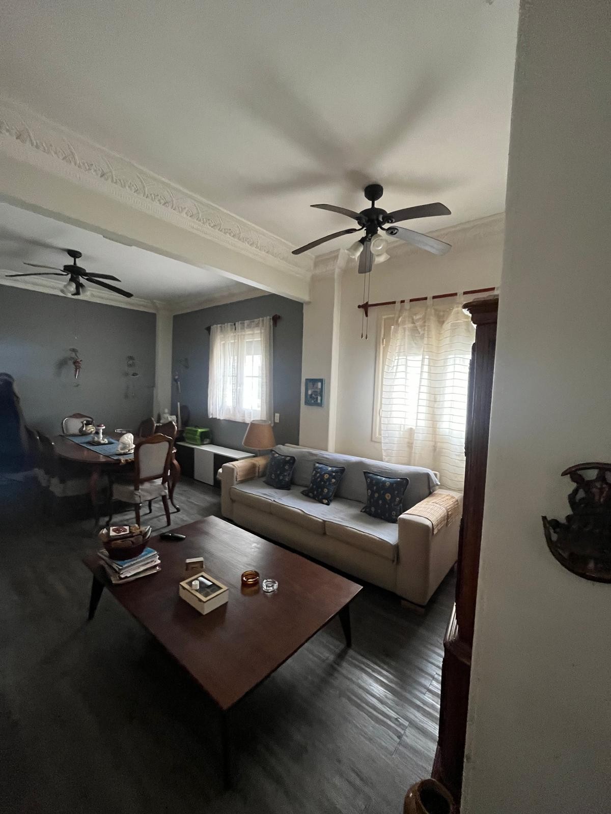 Apartamento amplio, de estilo, al frente. Buen estado. Centro
