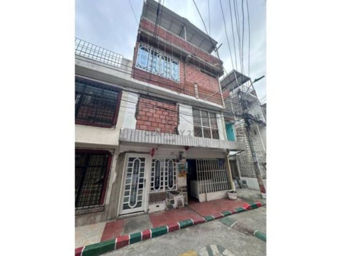 Casa de 6 alcobas en venta en Ciudad Cordoba, Cali, 300 m² · foto 3 de 14