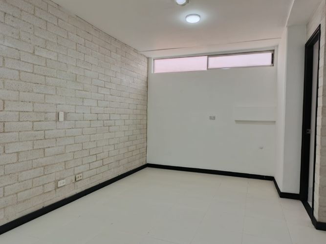 Oficina en arriendo en El Poblado, Envigado, 82 m² · foto 2 de 11