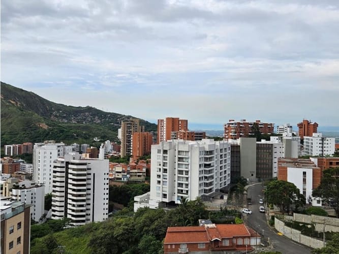 Apartamento de 3 alcobas en venta en Santa Teresita, Cali, 154 m² · foto 3 de 24