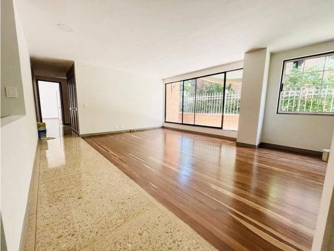 Apartamento en venta en Oviedo, Medellín · foto 2 de 14