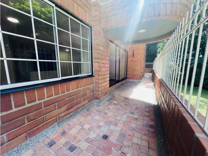 Apartamento en venta en Oviedo, Medellín · foto 3 de 14