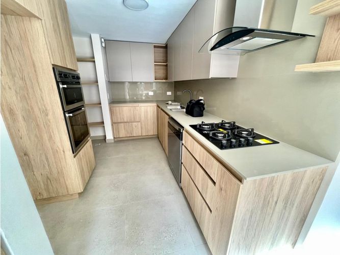 Apartamento en venta en Oviedo, Medellín · foto 7 de 14