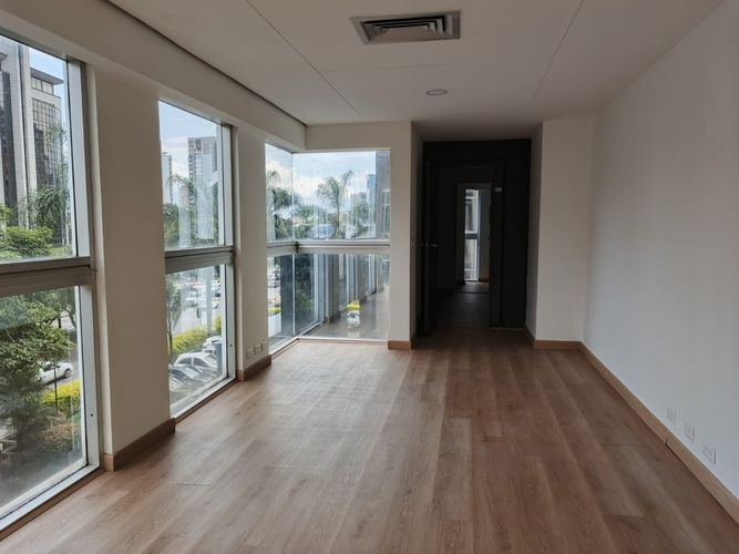 Oficina en arriendo en El Diamante No. 2, Medellín, 43 m² · foto 5 de 7