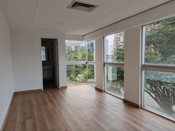 Oficina en arriendo en El Diamante No. 2, Medellín, 43 m² · foto 2 de 7