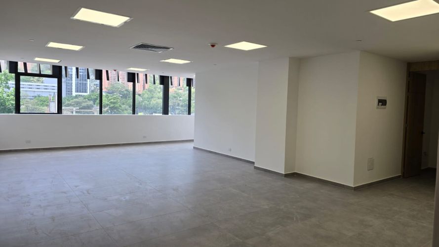 Oficina en arriendo en Ciudad Del Río, Medellín, 81 m² · foto 2 de 11