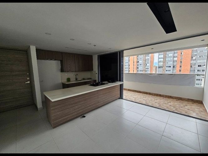 Apartamento de 2 alcobas en arriendo en Castropol, Medellín, 128 m² · foto 4 de 16