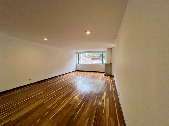 Apartamento en venta en Los Rosales, Bogotá · foto 3 de 24