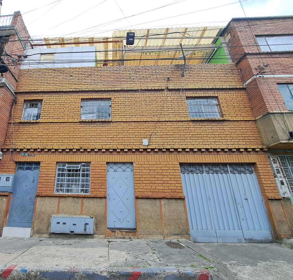 Casa en venta en Simon Bolivar, Bogotá · foto 2 de 24