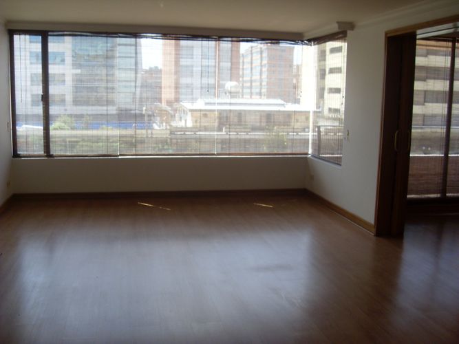 Apartamento de 3 alcobas en venta en Chico Norte, Bogotá, 196 m² · foto 2 de 24