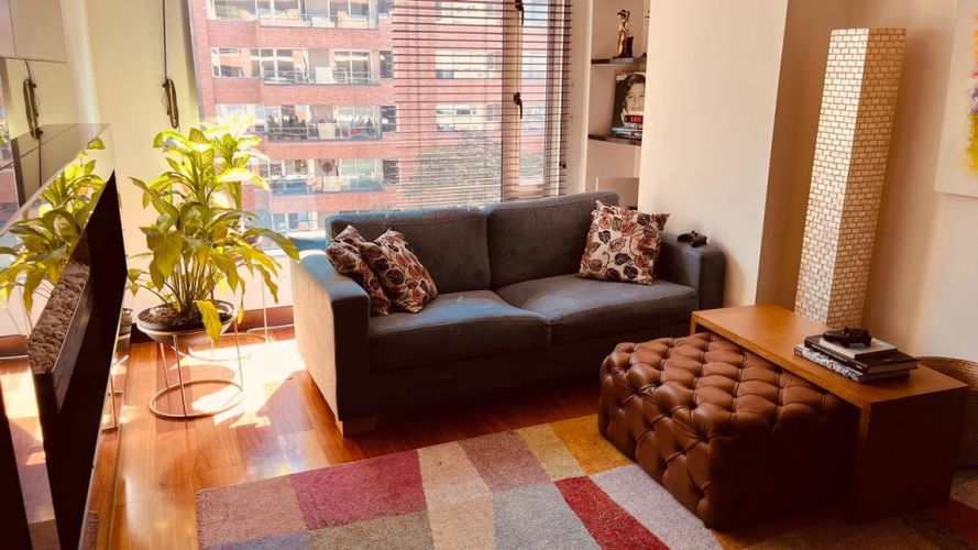Apartamento de 3 alcobas en venta en Los Rosales, Bogotá, 283 m² · foto 2 de 17