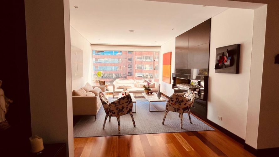 Apartamento de 3 alcobas en venta en Los Rosales, Bogotá, 283 m² · foto 3 de 17