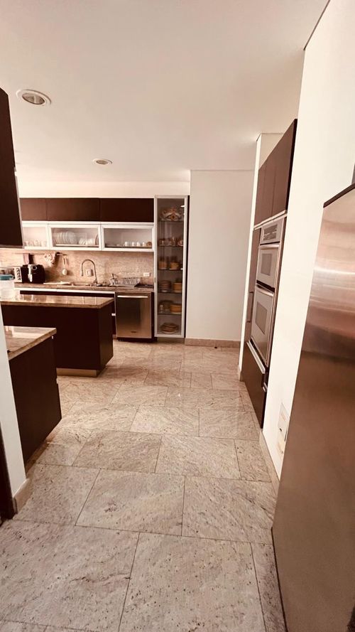 Apartamento de 3 alcobas en venta en Los Rosales, Bogotá, 283 m² · foto 14 de 17
