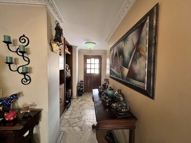 Casa de 4 alcobas en venta en Lindaraja, Bogotá, 172 m² · foto 2 de 24