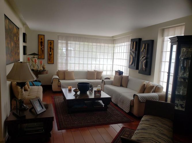 Casa de 5 alcobas en venta en San Jose De Bavaria, Bogotá, 284 m² · foto 2 de 24