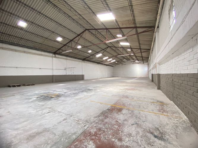 Bodega en arriendo en Zona Industrial No. 2, Itagüí, 920 m² · foto 2 de 7