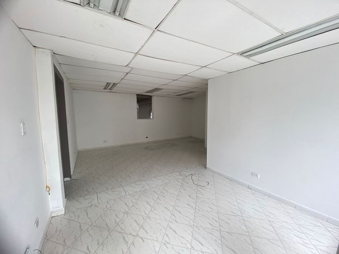 Bodega en arriendo en Zona Industrial No. 2, Itagüí, 920 m² · foto 7 de 7