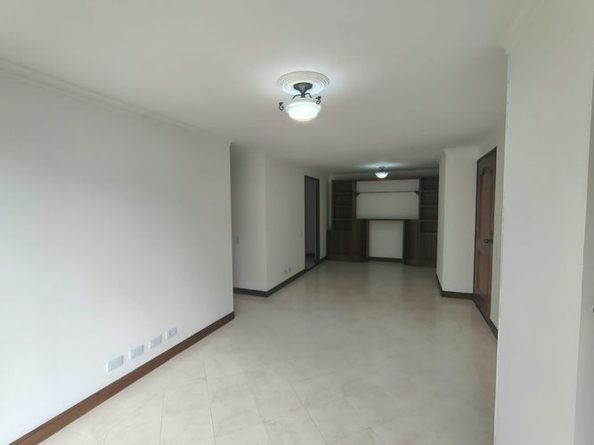 Apartamento de 2 alcobas en arriendo en El Poblado, Medellín, 74 m² · foto 2 de 12