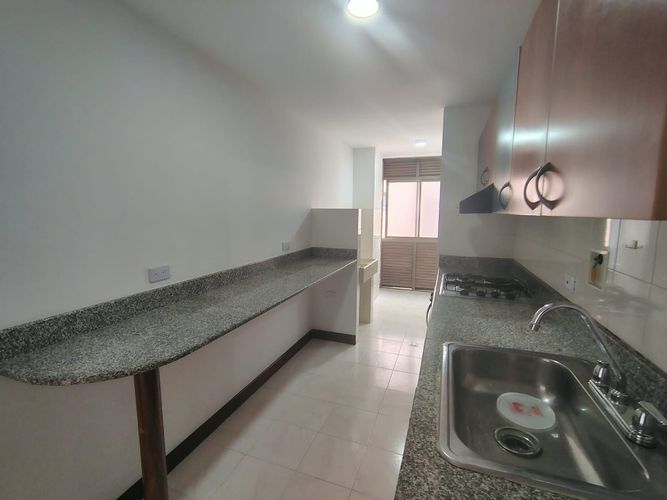 Apartamento de 2 alcobas en arriendo en El Poblado, Medellín, 74 m² · foto 4 de 12