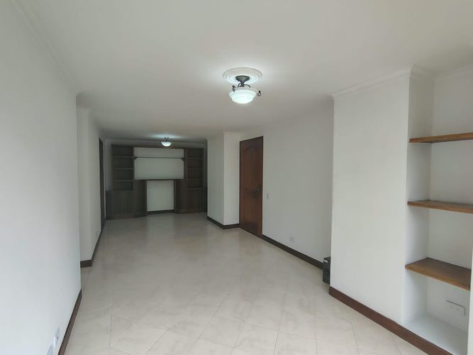 Apartamento de 2 alcobas en arriendo en El Poblado, Medellín, 74 m² · foto 9 de 12