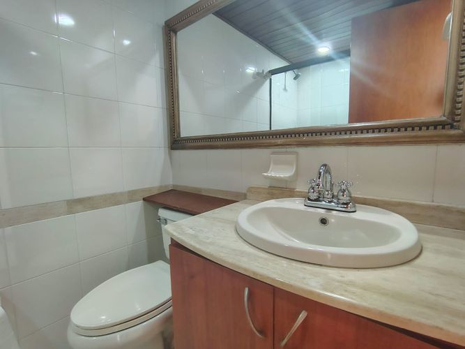 Apartamento de 2 alcobas en arriendo en El Poblado, Medellín, 74 m² · foto 10 de 12