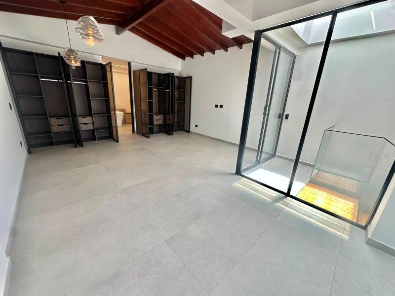 Casa en arriendo en El Poblado, Medellín · foto 2 de 20