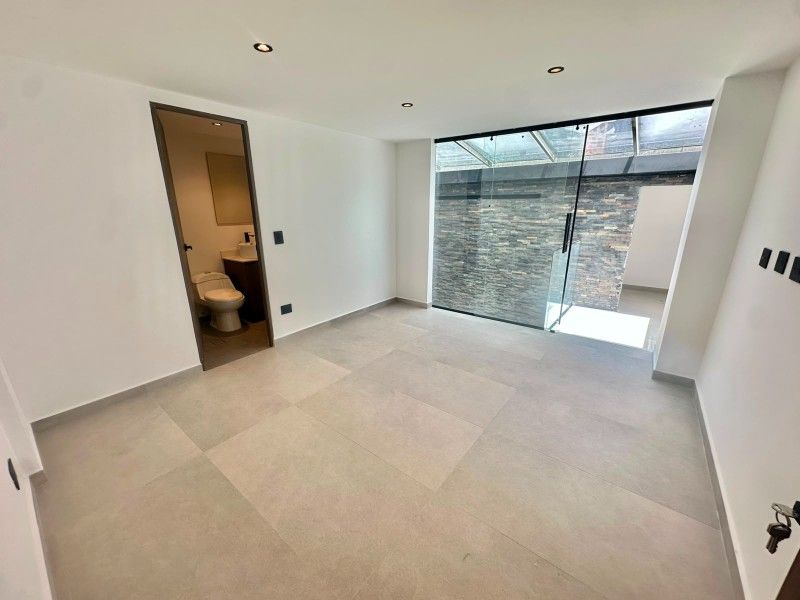 Casa en arriendo en El Poblado, Medellín · foto 8 de 20