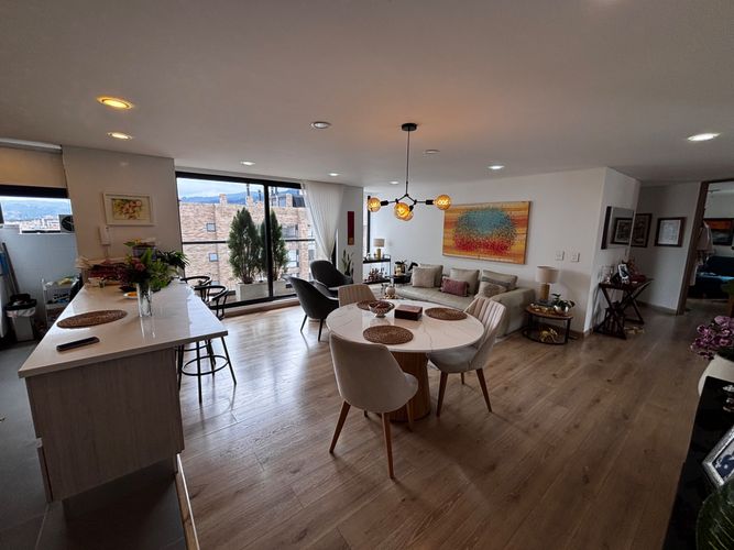 Apartamento de 3 alcobas en venta en Santa Paula, Bogotá, 157 m² · foto 2 de 22
