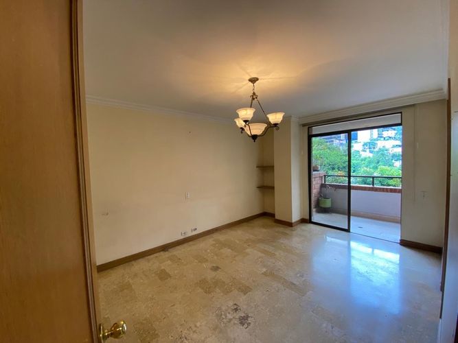 Apartamento de 3 alcobas en venta en El Poblado, Medellín, 254 m² · foto 4 de 16