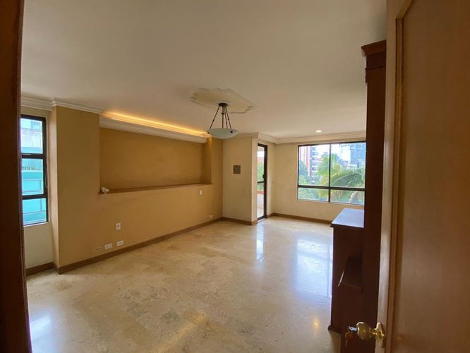 Apartamento de 3 alcobas en venta en El Poblado, Medellín, 254 m² · foto 6 de 16