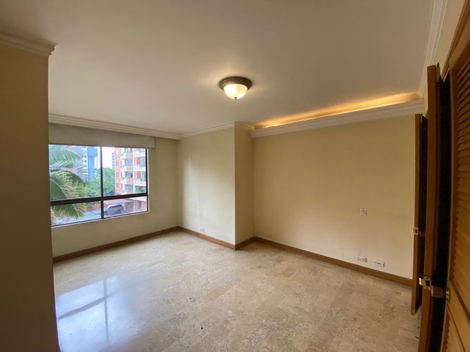 Apartamento de 3 alcobas en venta en El Poblado, Medellín, 254 m² · foto 8 de 16