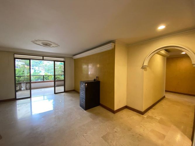 Apartamento de 3 alcobas en venta en El Poblado, Medellín, 254 m² · foto 2 de 16