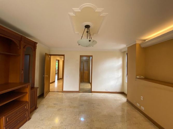 Apartamento de 3 alcobas en venta en El Poblado, Medellín, 254 m² · foto 11 de 16